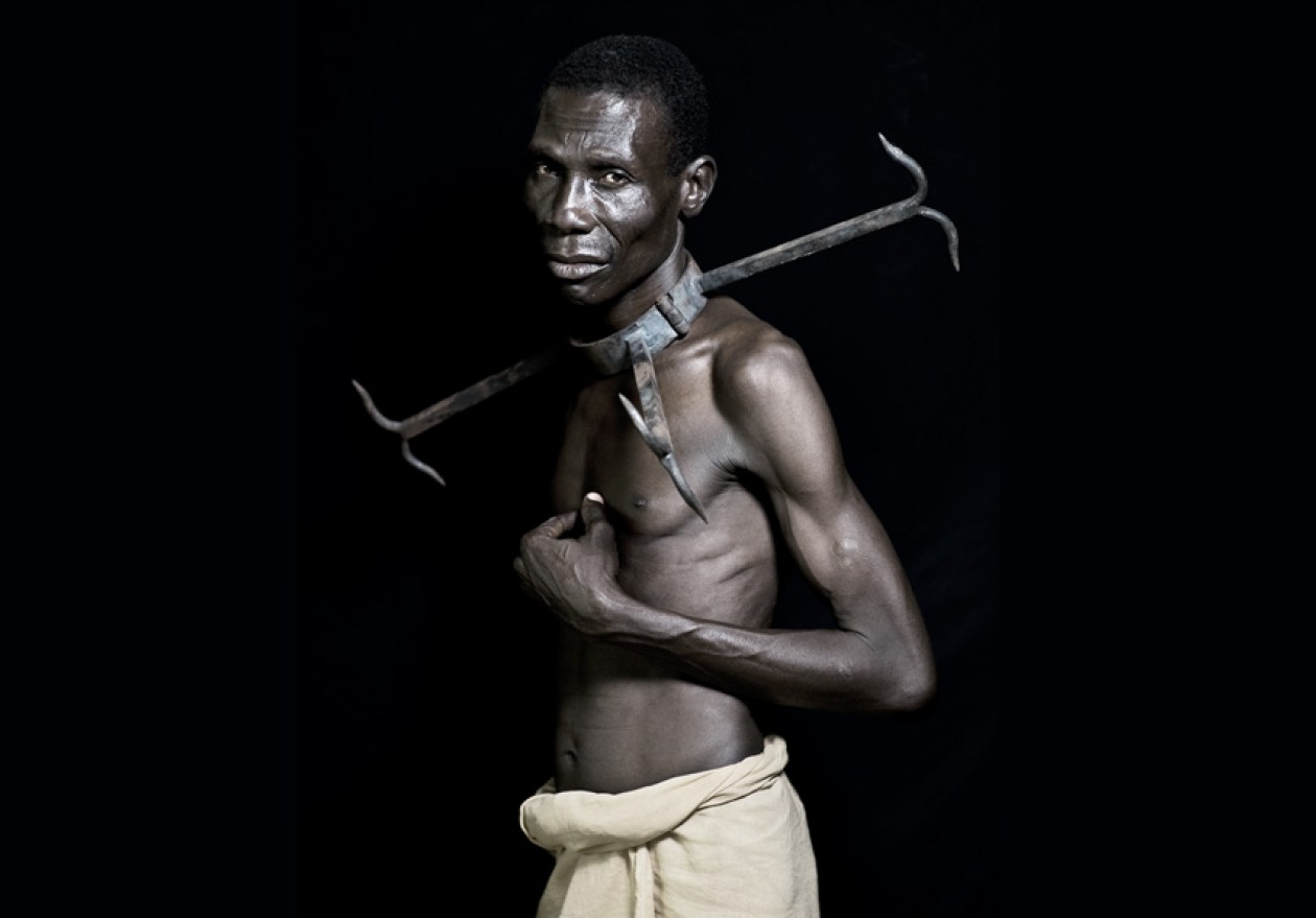 Темнокожая худая. Фабрис Монтейро. Афроамериканец раб. Черный раб. Негр на цепи.